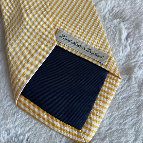 Burberry Classic Yellow and White Striped Tie New - Picture 9 of 10